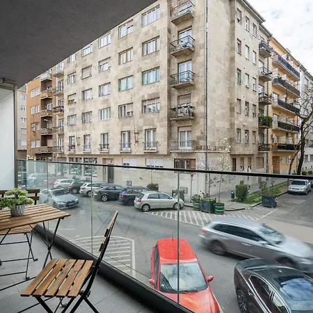 Διαμέρισμα Near The River 2 *